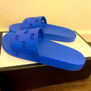 Men Gucci pool slides
